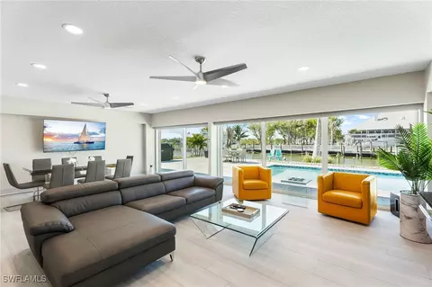 18548 Cutlass Dr, Fort Myers Beach, FL 33931