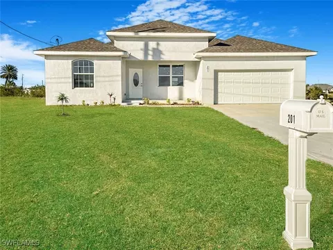 201 NW 8th Ter, Cape Coral, FL 33993