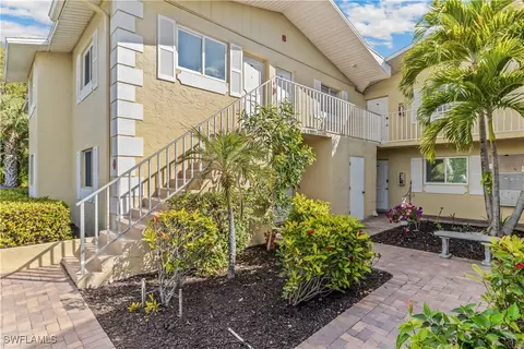8127 Country Rd #201, Fort Myers, FL 33919