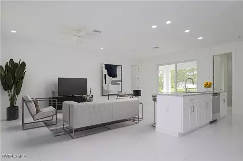 2906 37th St W, Lehigh Acres, FL 33971