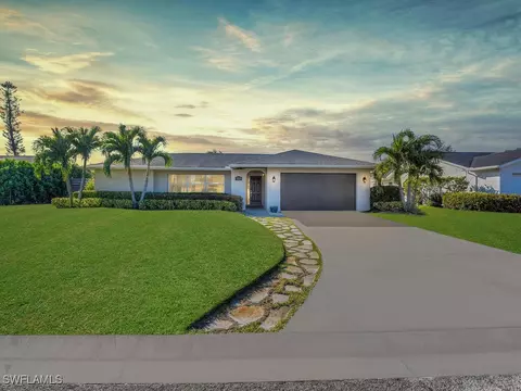 5533 Amoroso Dr, Fort Myers, FL 33919