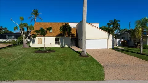 5271 Skylark Ct, Cape Coral, FL 33904