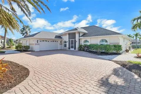 320 SW 38th Pl, Cape Coral, FL 33991