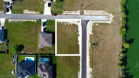 1427 NE 1st Pl, Cape Coral, FL 33909