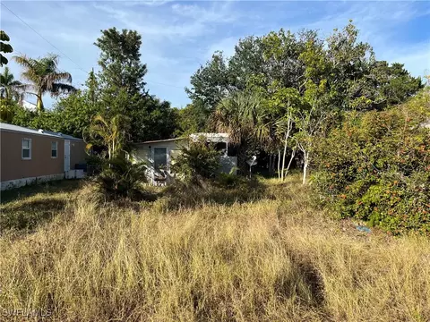 3161 Lunar St, Naples, FL 34112