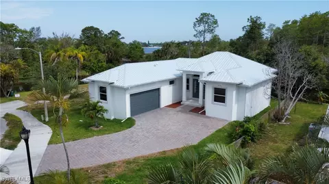 3258 Lunar St, Naples, FL 34112