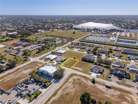 256 SW 3rd St, Cape Coral, FL 33991