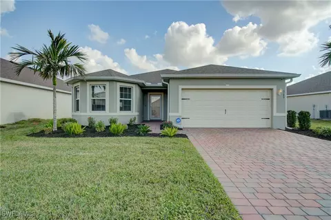 3199 Estancia Ln, Cape Coral, FL 33909