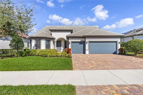9532 Greyhawk Trl, Naples, FL 34120