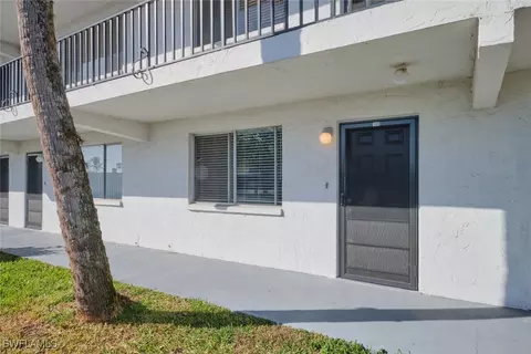 4906 Victoria Dr #106, Cape Coral, FL 33904
