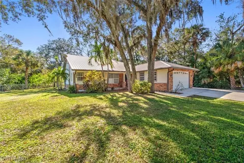 495 4th Ave, Labelle, FL 33935 photo 2