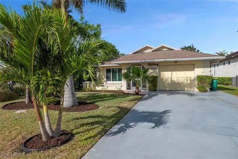 639 110th Ave N, Naples, FL 34108