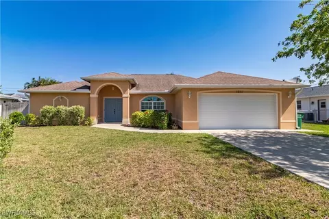 1011 SE 25th Ln, Cape Coral, FL 33904