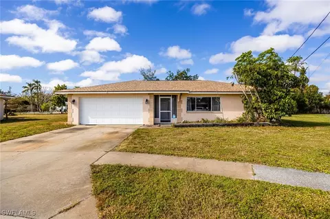 5988 Sonnet Ct, North Fort Myers, FL 33903