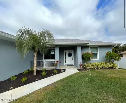 8153 Harrisburg Dr, Fort Myers, FL 33967