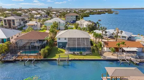260 Curlew St, Fort Myers Beach, FL 33931
