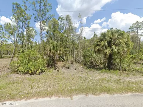 432 Burrstone Dr, Lehigh Acres, FL 33974