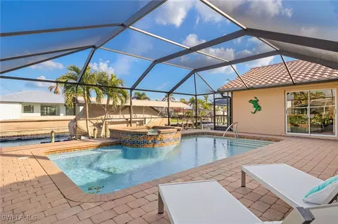 5333 Colonade Ct, Cape Coral, FL 33904