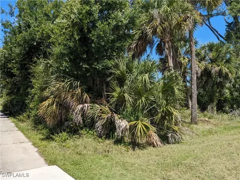 Dull St, North Port, FL 34286