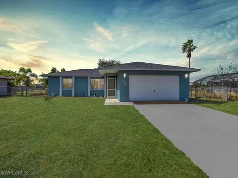 208 SE 4th Pl, Cape Coral, FL 33990