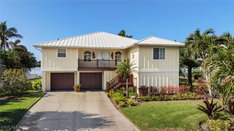 9067 Mockingbird Dr, Sanibel, FL 33957