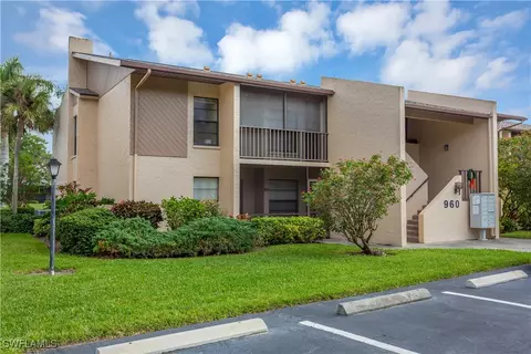 960 Palm View Dr #208, Naples, FL 34110