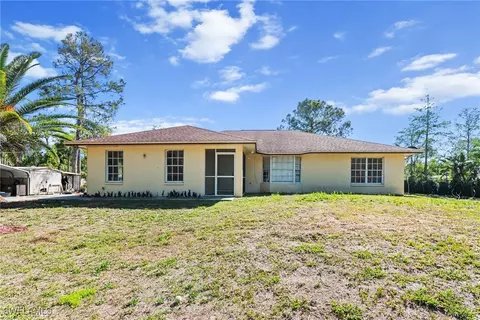 260 4th St SE, Naples, FL 34117