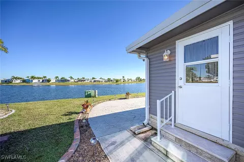323 Sunshine Ave, North Fort Myers, FL 33903