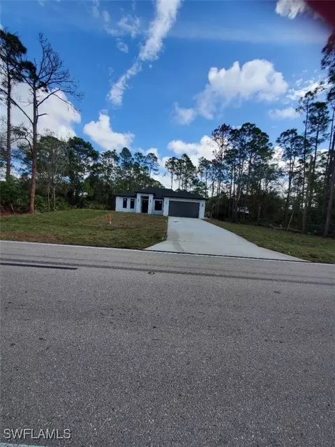 205 Columbus Blvd S, Lehigh Acres, FL 33974