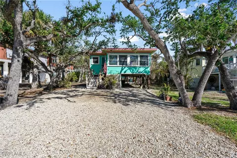 5731 Lauder St, Fort Myers Beach, FL 33931
