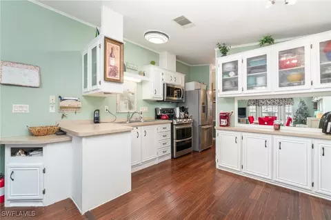 5605 Red Bird Ln, Fort Myers, FL 33908
