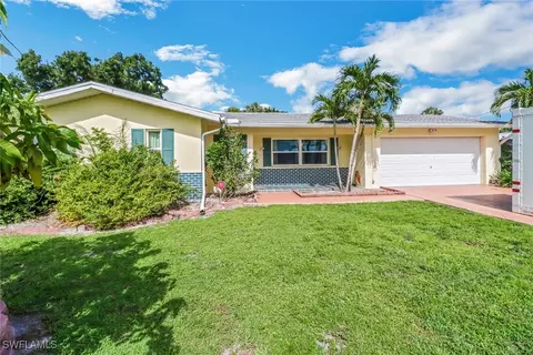 4826 Lema Ct, North Fort Myers, FL 33903