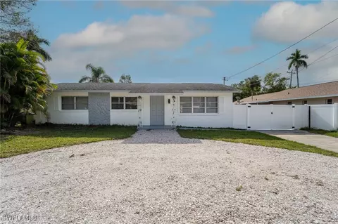 60 Cardinal Dr, North Fort Myers, FL 33917