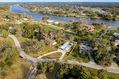 617 Caloosa Estates Dr, Labelle, FL 33935
