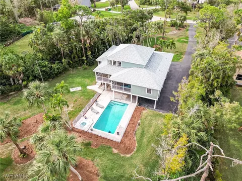 15901 Dorth Cir, Fort Myers, FL 33908