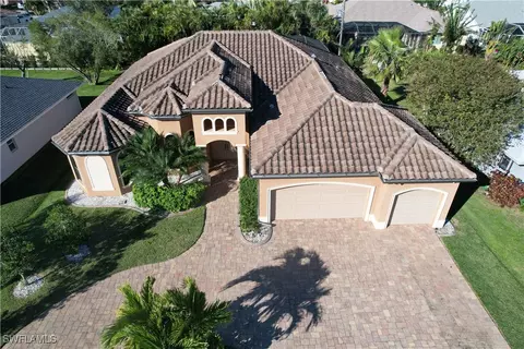2222 SE 18th Pl, Cape Coral, FL 33990