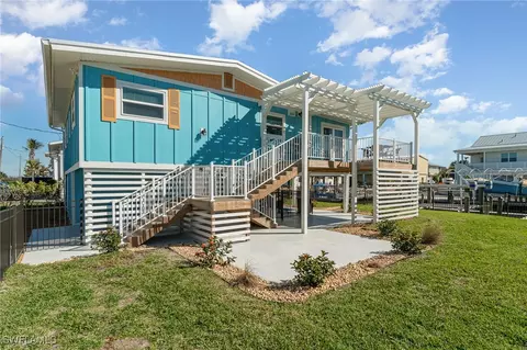 320 Bayland Rd, Fort Myers Beach, FL 33931