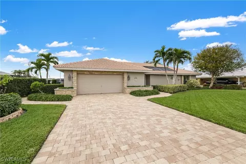 2167 Cape Way, North Fort Myers, FL 33917