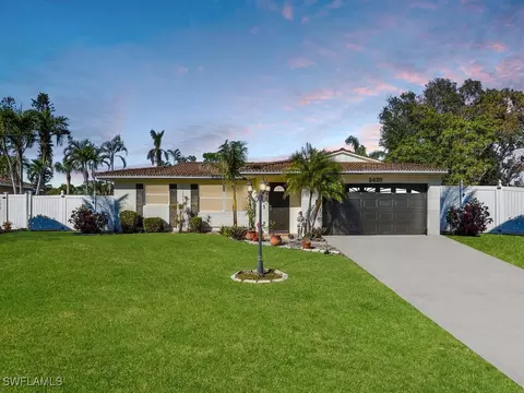 2425 Kent Ave, Fort Myers, FL 33907