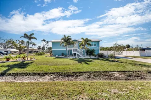 2581 Baybreeze St, Saint James City, FL 33956
