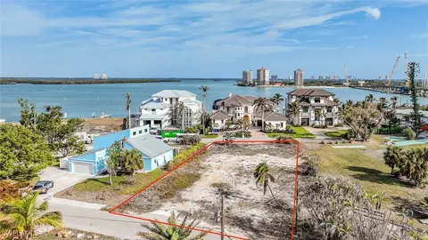 190 Estrellita Dr, Fort Myers Beach, FL 33931
