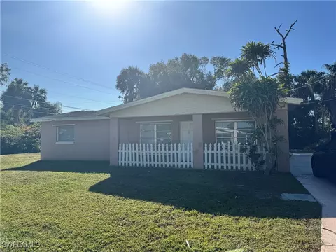 1871 Queen Ct, North Fort Myers, FL 33917