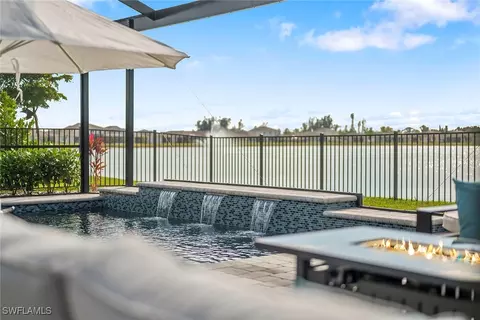 934 Stonewater Lake Ter, Cape Coral, FL 33993