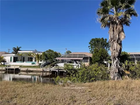 909 SW 40th Ter, Cape Coral, FL 33914