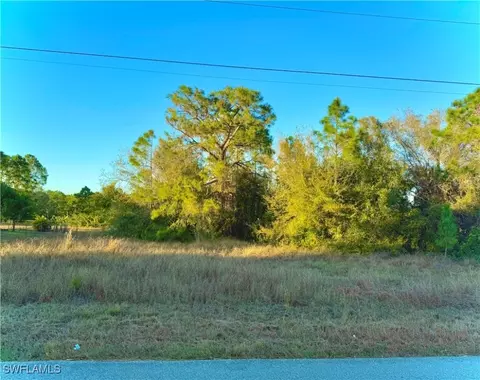 833 Chezy St E, Lehigh Acres, FL 33974