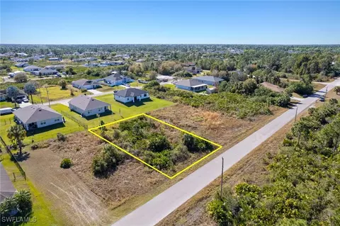 2607 26th St W, Lehigh Acres, FL 33971