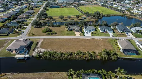 329 SW 26th Pl, Cape Coral, FL 33991