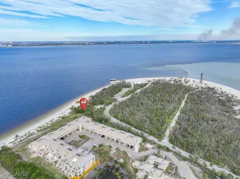 200 Periwinkle Way #323, Sanibel, FL 33957