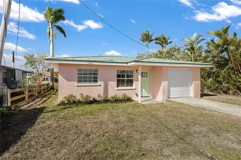 2556 Cay Cv, Matlacha, FL 33993
