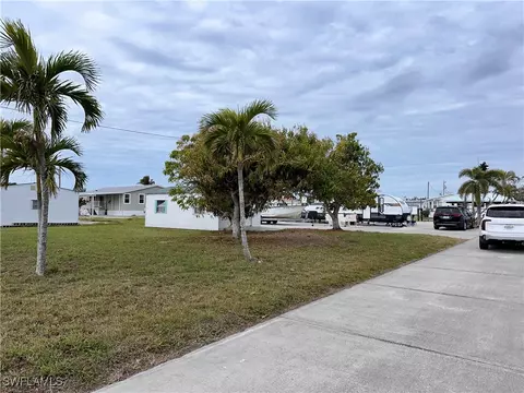 4970 Sandpiper Dr, Saint James City, FL 33956
